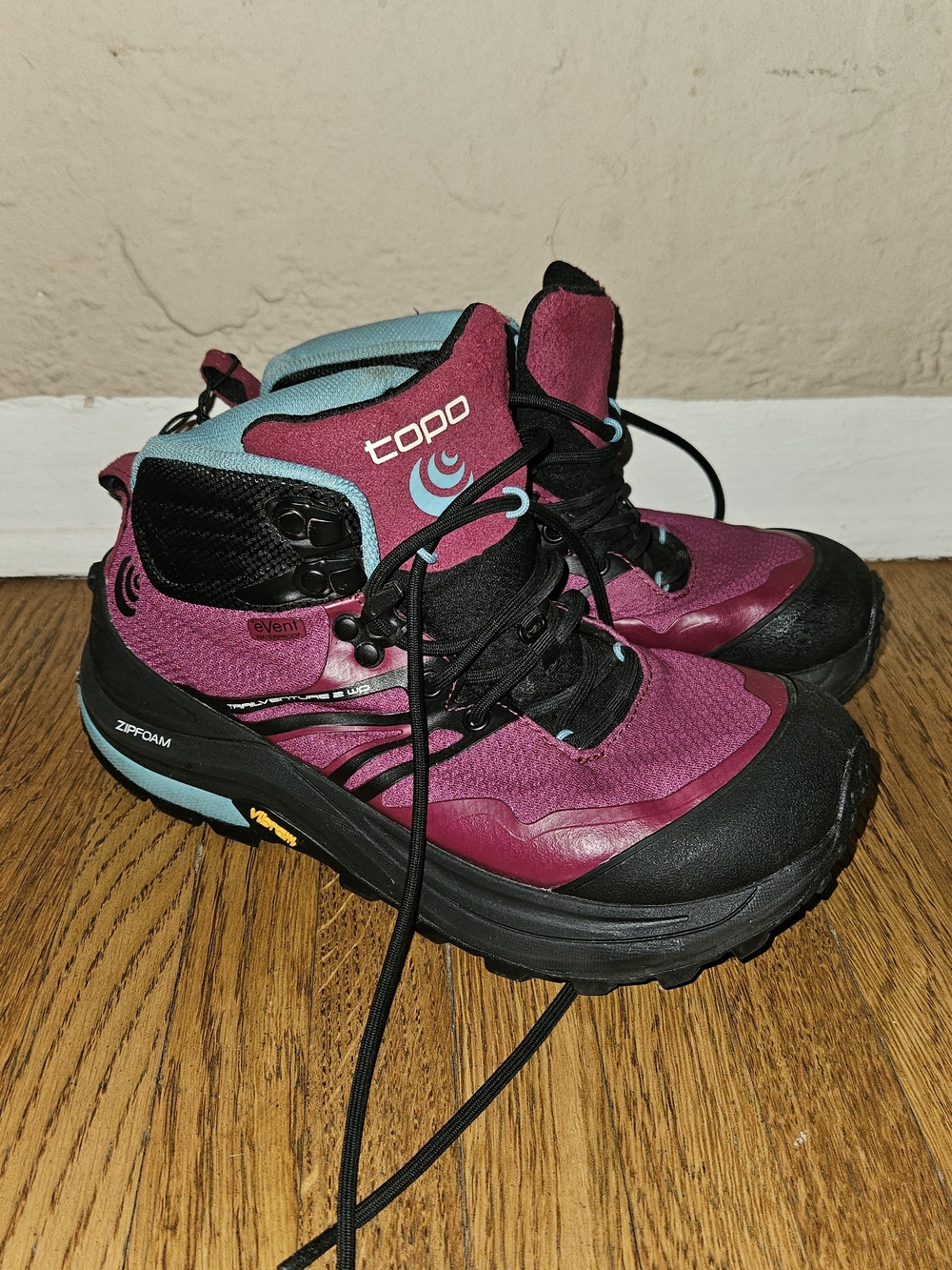 Topo Women's Waterproof Hiking Shoe - Magenta/Teal